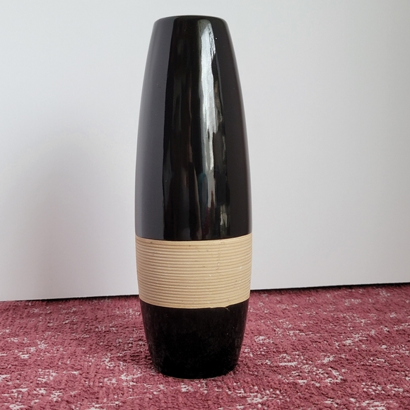 Black Vase With Cream Textured Stripe - Picture 4 of 7